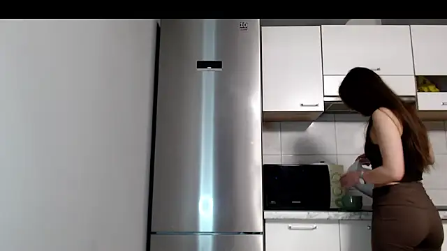 Snapshot of SierraSky_ chatting on 04.30.26 SierraSky online show from 04.30.26