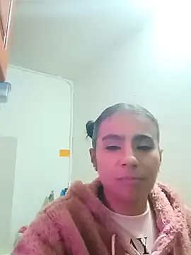 Leslly  online show from 02.15.25