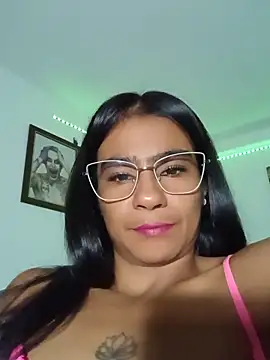 Snapshot of Leslly_ chatting on 06.18.26 Leslly online show from 06.18.26