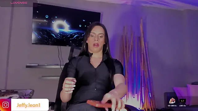 danna v online show from 10.19.25