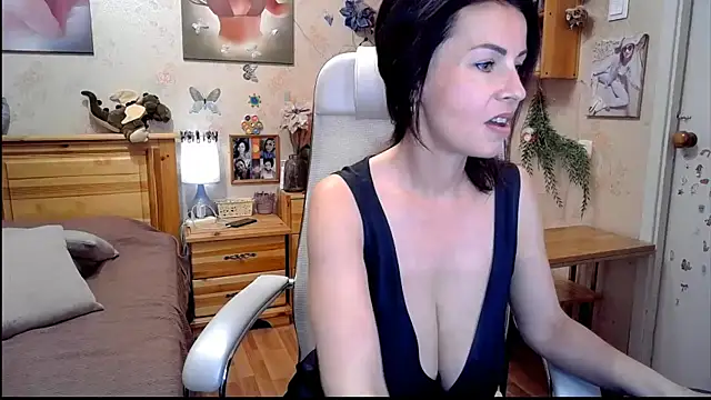 Snapshot of Kendra_Mom chatting on 06.30.26 Kendra Mom online show from 06.30.26