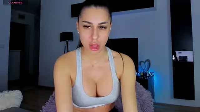 Snapshot of K_chic chatting on 02.07.25 K chic online show from 02.07.25