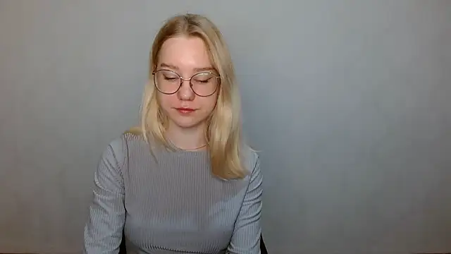 Snapshot of cindi_hot chatting on 12.03.24 cindi hot online show from 12.03.24