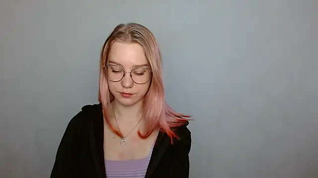 Snapshot of cindi_hot chatting on 12.13.24 cindi hot online show from 12.13.24