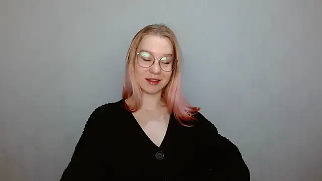 Snapshot of cindi_hot chatting on 12.16.24 cindi hot online show from 12.16.24