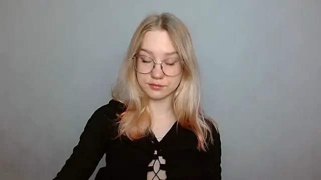 Snapshot of cindi_hot chatting on 02.06.25 cindi hot online show from 02.06.25