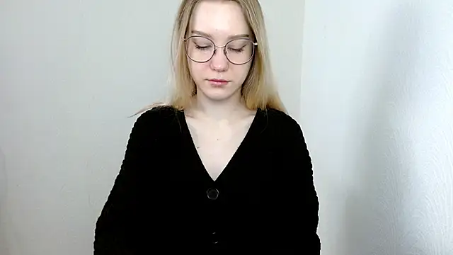 Snapshot of cindi_hot chatting on 03.18.25 cindi hot online show from 03.18.25