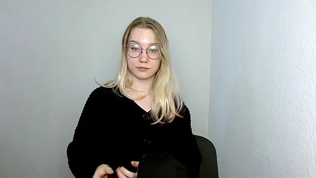 Snapshot of cindi_hot chatting on 03.18.25 cindi hot online show from 03.18.25