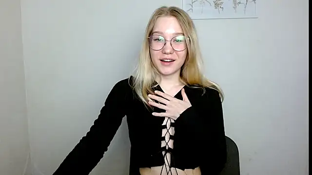 Snapshot of cindi_hot chatting on 03.21.25 cindi hot online show from 03.21.25