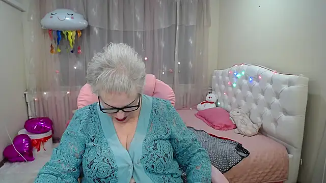 KayleSmoll online show from 01.29.25