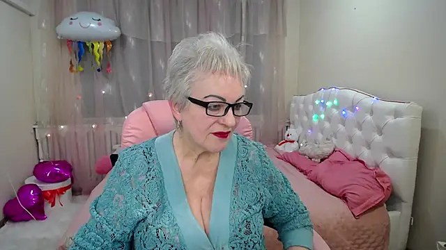 KayleSmoll online show from 01.29.25