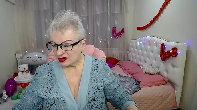 KayleSmoll online show from 02.18.25