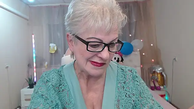 KayleSmoll online show from 10.04.25