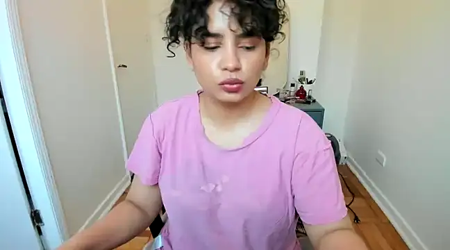 Snapshot of cinnamon_rosa chatting on 12.19.24 cinnamon rosa online show from 12.19.24