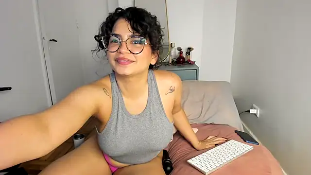 Snapshot of cinnamon_rosa chatting on 02.07.25 cinnamon rosa online show from 02.07.25