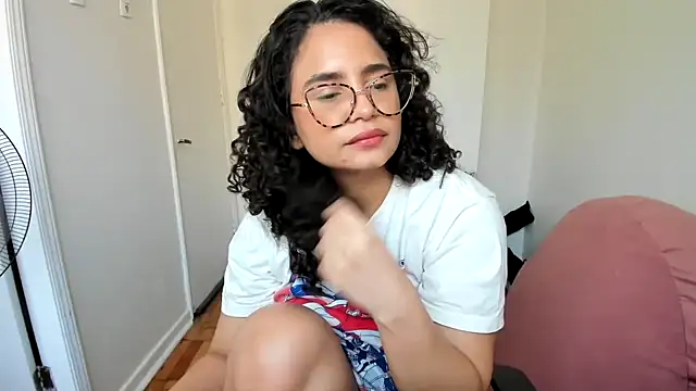 Snapshot of cinnamon_rosa chatting on 02.10.25 cinnamon rosa online show from 02.10.25