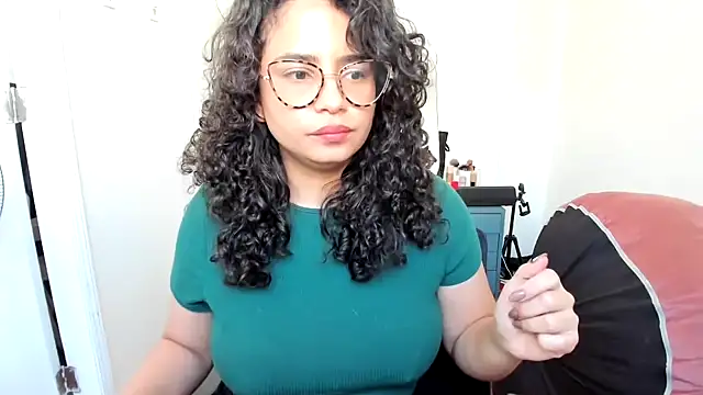 Snapshot of cinnamon_rosa chatting on 02.22.25 cinnamon rosa online show from 02.22.25