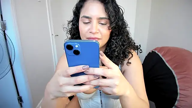 Snapshot of cinnamon_rosa chatting on 02.27.25 cinnamon rosa online show from 02.27.25