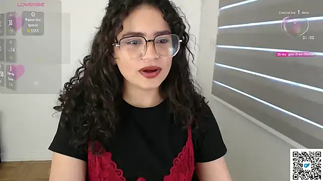 Snapshot of cinnamon_rosa chatting on 10.17.25 cinnamon rosa online show from 10.17.25