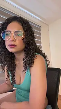 Snapshot of cinnamon_rosa chatting on 01.15.26 cinnamon rosa online show from 01.15.26