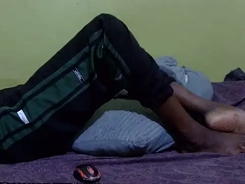 Snapshot of QUEEN-LIZ chatting on 12.02.25 QUEEN-LIZ online show from 12.02.25