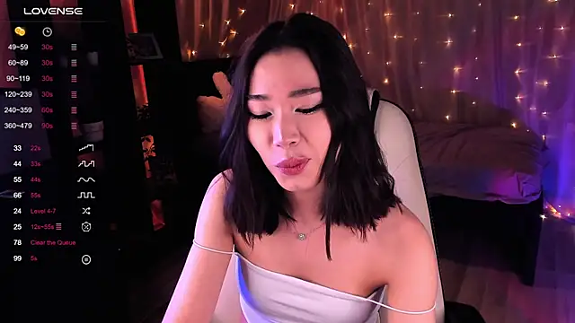 Snapshot of sensualily chatting on 12.15.24 sensualily online show from 12.15.24