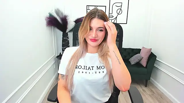 SelenaeMoore online show from 09.28.25