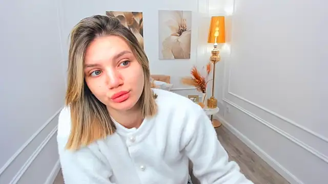 SelenaeMoore online show from 04.11.26