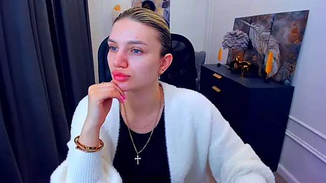 SelenaeMoore online show from 05.12.26