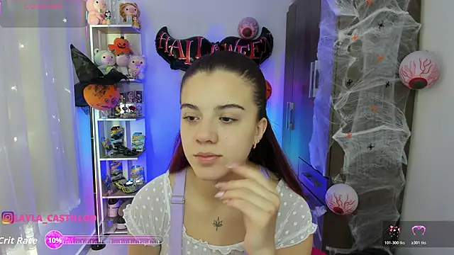 Layla castilloo online show from 10.22.25