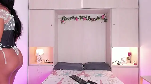 Snapshot of KendallRosse1 chatting on 09.27.25 KendallRosse1 online show from 09.27.25