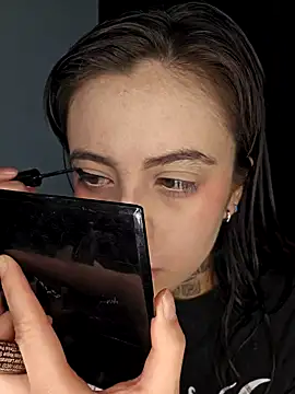 Snapshot of kaos_room chatting on 03.06.25 kaos room online show from 03.06.25