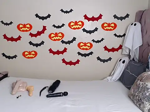 Snapshot of Pendo_ chatting on 10.28.25 Pendo online show from 10.28.25