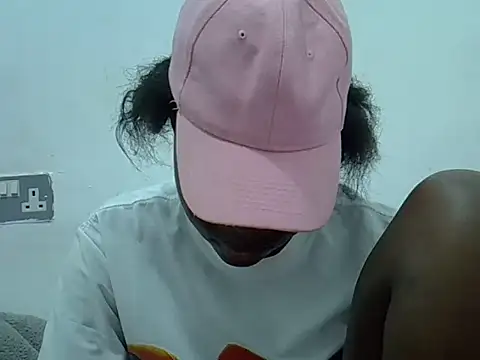 Snapshot of dirtyshowgirl chatting on 05.12.26 dirtyshowgirl online show from 05.12.26
