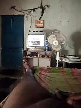 Snapshot of RoundHandler3 chatting on 01.08.26 RoundHandler3 online show from 01.08.26