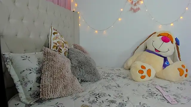 emilyharrix online show from 03.04.25