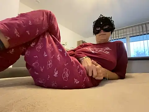 Marilou1983 online show from 10.16.25