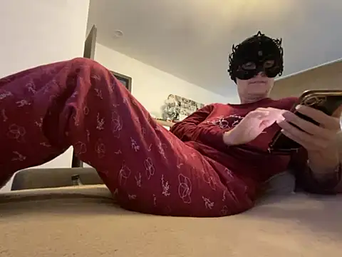 Marilou1983 online show from 11.29.25