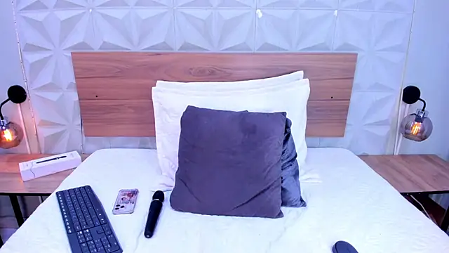 Stacey white  online show from 11.24.25