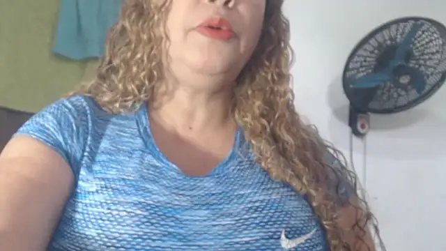 Snapshot of BustyAmanda chatting on 06.16.26 BustyAmanda online show from 06.16.26