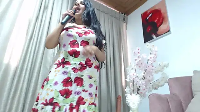 Snapshot of _Marcela__ chatting on 02.08.25 Marcela online show from 02.08.25