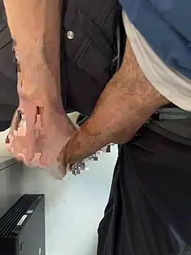 Snapshot of 34thwonder chatting on 10.27.25 34thwonder online show from 10.27.25