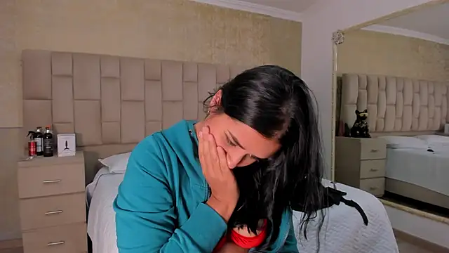 Snapshot of EmmaTorres_ chatting on 02.04.25 EmmaTorres  online show from 02.04.25