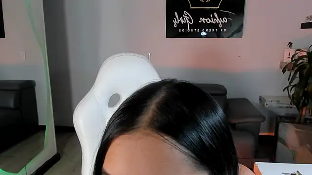 Snapshot of EmmaTorres_ chatting on 02.16.25 EmmaTorres  online show from 02.16.25