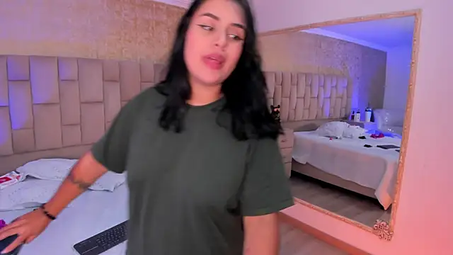 Snapshot of EmmaTorres_ chatting on 02.24.25 EmmaTorres  online show from 02.24.25