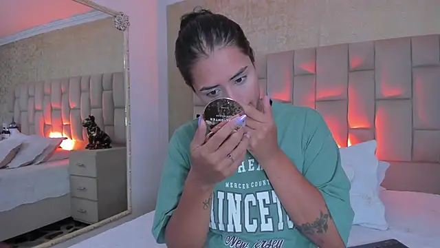 Snapshot of EmmaTorres_ chatting on 10.08.25 EmmaTorres  online show from 10.08.25