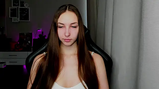 Snapshot of Sm0ly chatting on 04.02.26 Sm0ly online show from 04.02.26