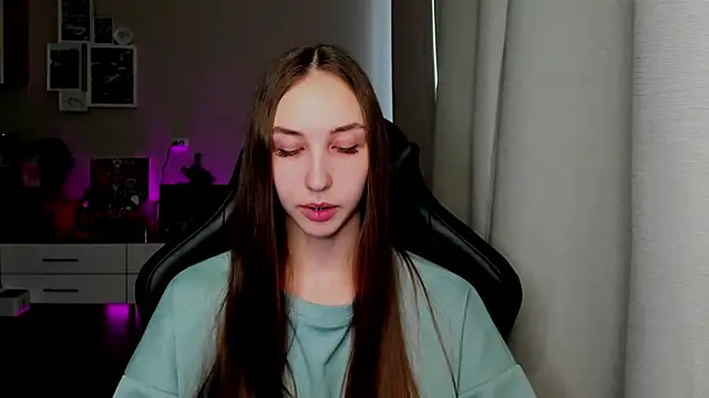 Snapshot of Sm0ly chatting on 04.17.26 Sm0ly online show from 04.17.26