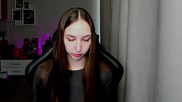 Snapshot of Sm0ly chatting on 04.28.26 Sm0ly online show from 04.28.26