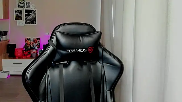 Snapshot of Sm0ly chatting on 05.18.26 Sm0ly online show from 05.18.26